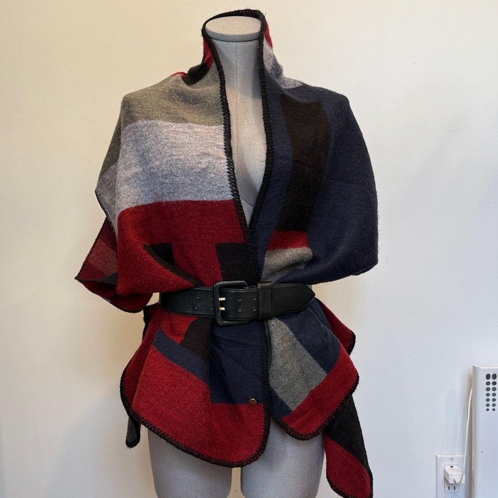 🖤 Versace 19.69 Colorblock Cape with Arm Slits – One Size